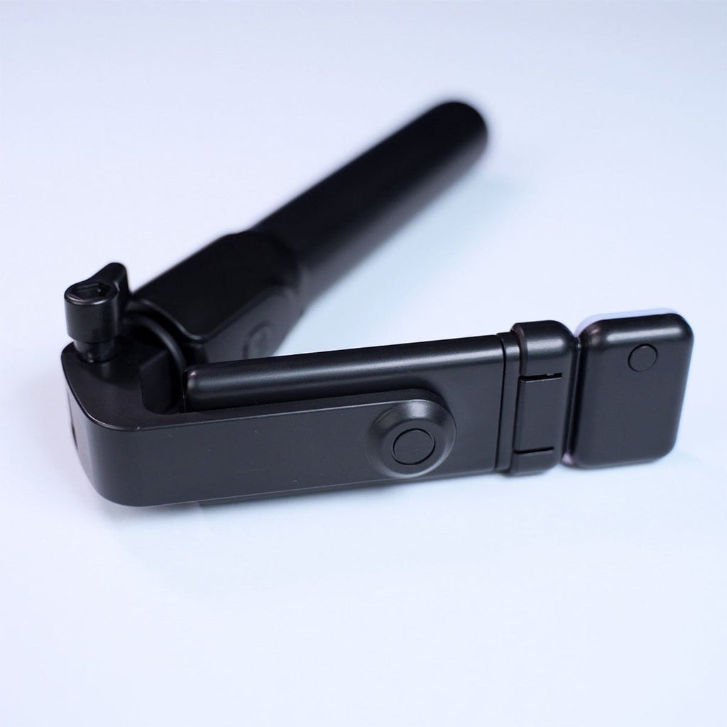 4 In 1 R1SL Selfie Stick Featuring A Bluetooth Remote, Tripod Stand, Light And Retractable Mobile Holder(with light)